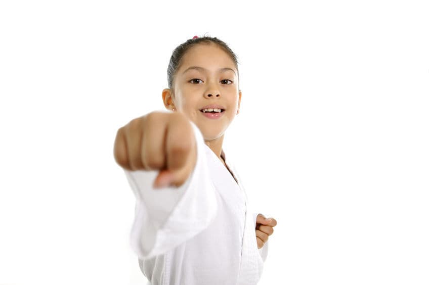 Kinder üben gemeinsam in der Kampfsportakademie